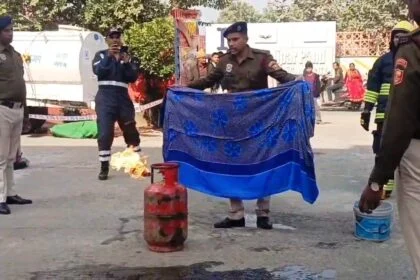 बिहार शरीफ में आपदा प्रबंधन को लेकर फायर ऑफिस में मॉक ड्रिल, एनडीआरएफ-एसडीआरएफ ने दिखाया दम 10