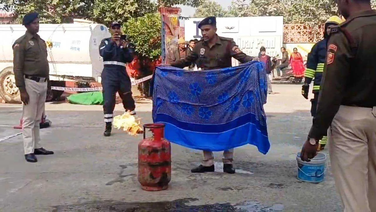 बिहार शरीफ में आपदा प्रबंधन को लेकर फायर ऑफिस में मॉक ड्रिल, एनडीआरएफ-एसडीआरएफ ने दिखाया दम 3