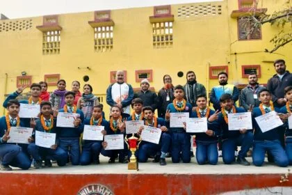 हॉकी खेल प्रतियोगिता में विजय प्राप्त करने वाले खिलाड़ियों को किया गया सम्मानित 17