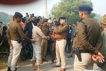 बेगूसराय: वीरपुर में व्यवसायी मोहम्मद सज्जाद की लूटपाट के बाद गोली मारकर हत्या, 2 लाख रुपए छीने; आक्रोशित भीड़ ने पुलिस को खदेड़ा 53