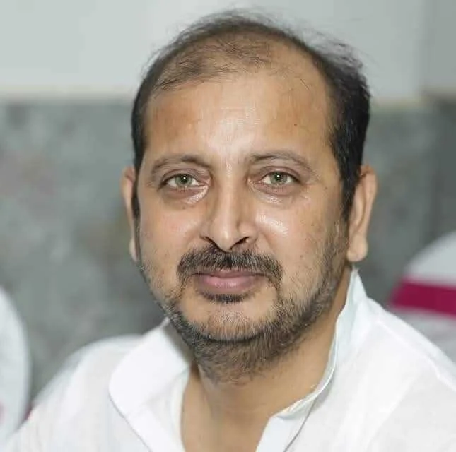 समस्तीपुर में भीषण ठंड! पूर्व विधायक शाहीन ने प्रमुख चौराहों पर अलाव और गरीबों में कंबल वितरण की मांग की 1