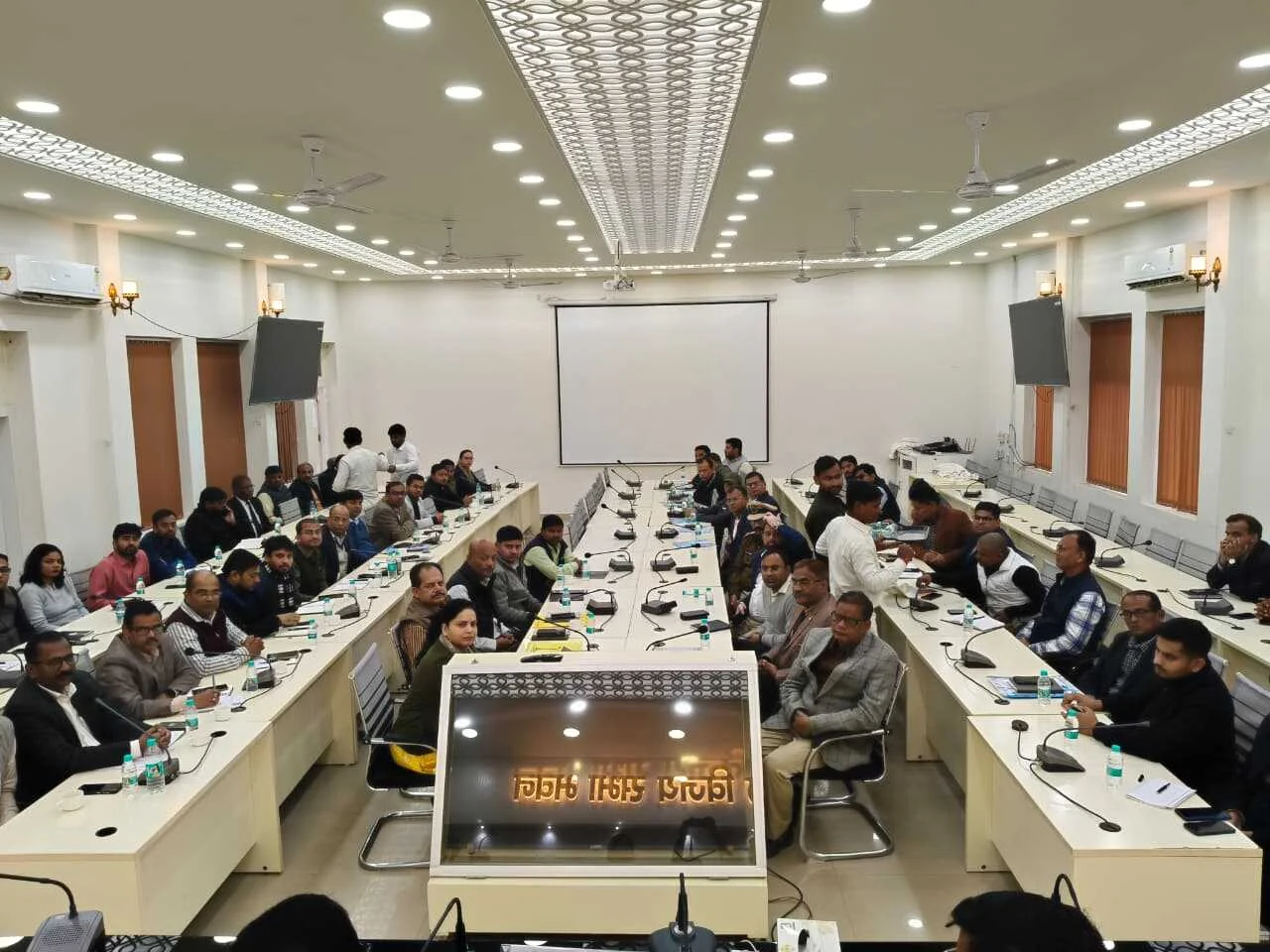 बेगूसराय के नए DM श्रीकांत शास्त्री ने पदभार संभाला; सुशासन, पारदर्शिता और समयबद्धता पर ज़ोर 3