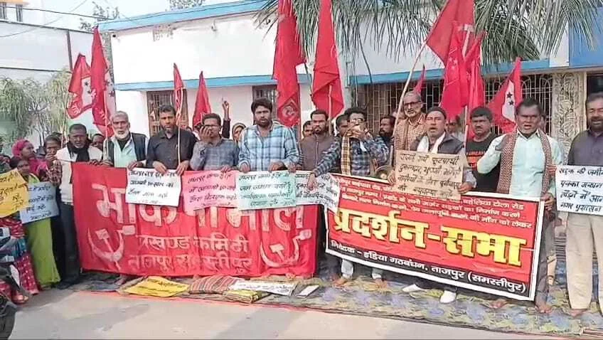 समस्तीपुर: वैकल्पिक व्यवस्था की मांग को लेकर भाकपा माले का नगर परिषद कार्यालय पर प्रदर्शन, 'पक्षपातपूर्ण' अतिक्रमण हटाने का आरोप 1