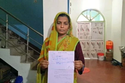 समस्तीपुर: उजियारपुर मुखिया हत्याकांड के मुख्य आरोपी ढाई माह बाद भी फरार, मृतक की पत्नी ने SP से लगाई न्याय की गुहार 6