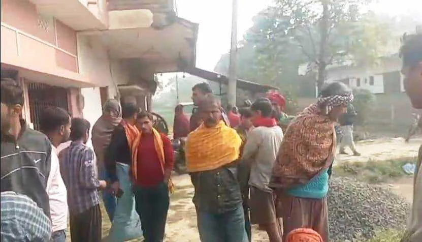 बेगूसराय में चोरों का आंतक, अज्ञात चोरों ने फौजी के घर से चालीस लाख रूपये का समान चोरी कर हुआ फरार 1