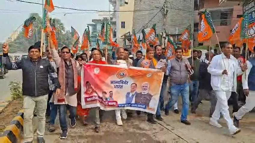 बिहार शरीफ के श्रम कल्याण केंद्र से BJP की स्वदेशी जन जागरण पदयात्रा, बीजेपी विधायक डॉ. सुनील कुमार ने किया आत्मनिर्भरता का आह्वान 2