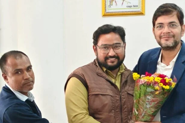 समस्तीपुर: नए डाक अधीक्षक रॉबिन चंद्रा ने संभाला पदभार, नेशनल यूनियन और डाक सेवक संघ ने किया भव्य स्वागत 3