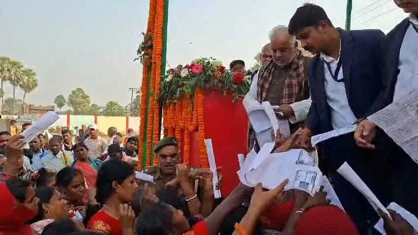 नालंदा: नूरसराय से मंत्री श्रवण कुमार का विपक्ष पर निशाना, वोट चोरी की राजनीति फेल, जीविका दीदियों ने मजबूत किया नीतीश का हाथ 3