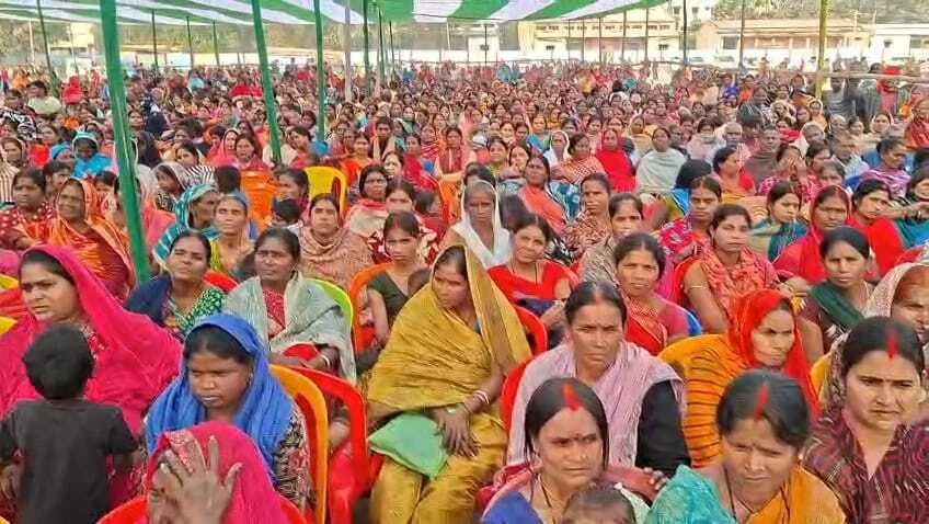 नालंदा: नूरसराय से मंत्री श्रवण कुमार का विपक्ष पर निशाना, वोट चोरी की राजनीति फेल, जीविका दीदियों ने मजबूत किया नीतीश का हाथ 4