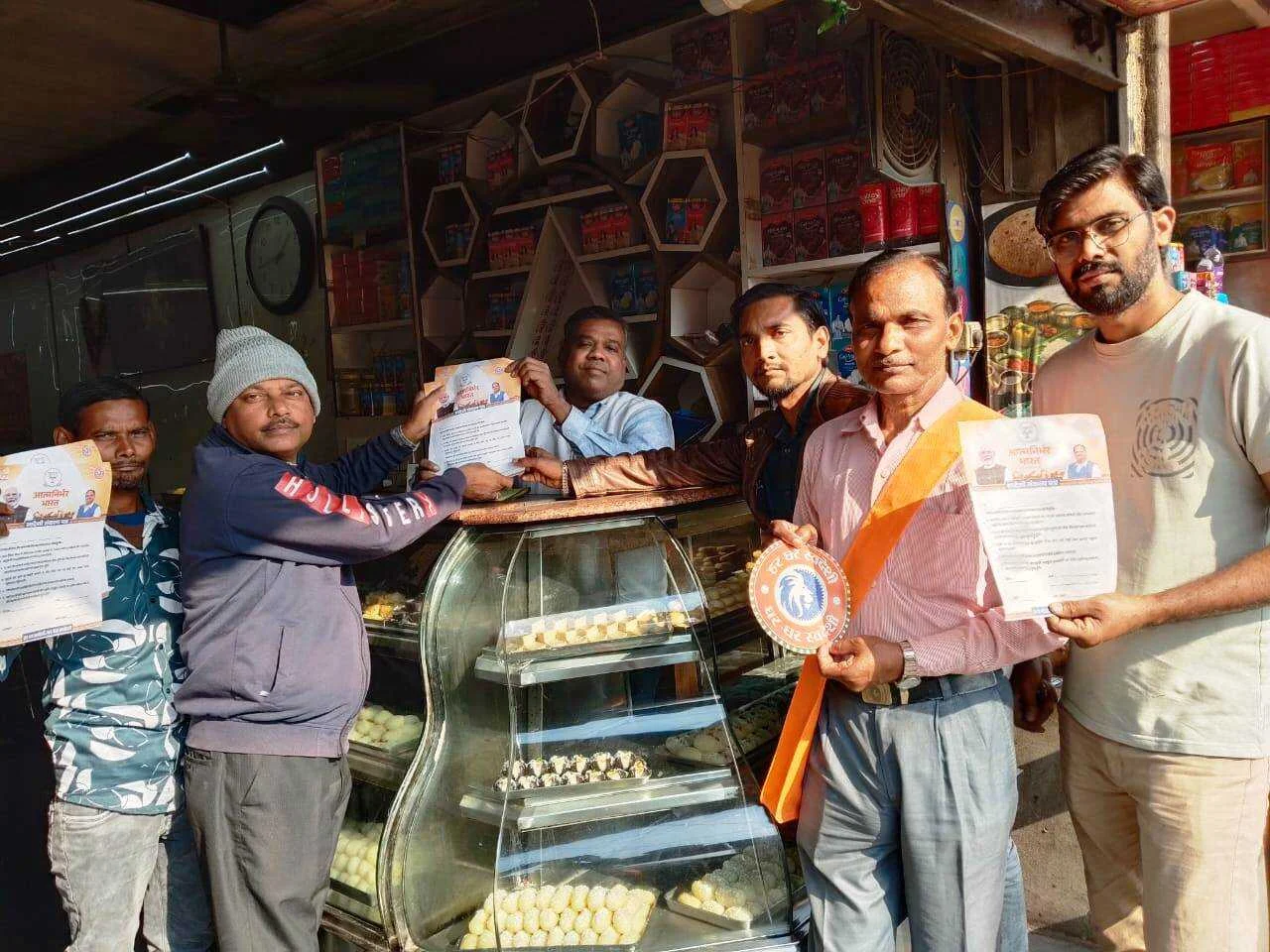 समस्तीपुर: "विदेशी छोड़ें, स्वदेशी अपनाएं" - भाजपा ने घर-घर जाकर दिलाई आत्मनिर्भर भारत की शपथ 3