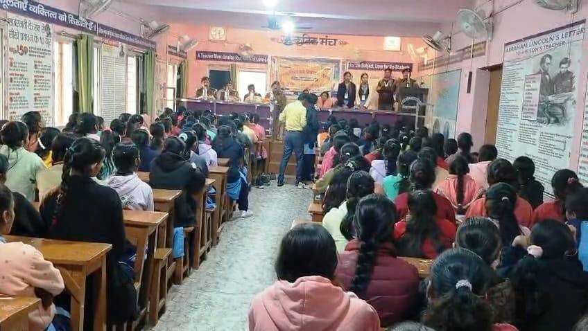 समस्तीपुर: छात्राओं को सुरक्षा, साइबर अपराध और पुलिस सहायता के बारे में रोसड़ा डीएसपी ने स्कूली छात्राओं को किया जागरूक 2