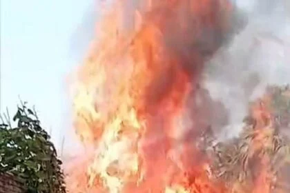 समस्तीपुर: प्रशासन की बड़ी लापरवाही, सूचना के 2 घंटे बाद भी नहीं पहुंची दमकल; आग लगने से सब कुछ जलकर राख 23