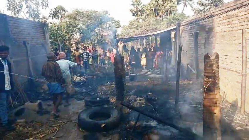 समस्तीपुर: प्रशासन की बड़ी लापरवाही, सूचना के 2 घंटे बाद भी नहीं पहुंची दमकल; आग लगने से सब कुछ जलकर राख 2