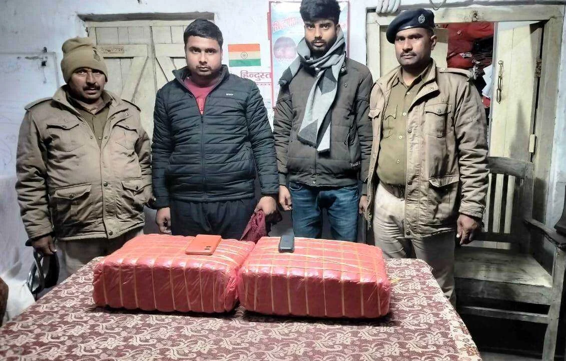 बेगूसराय जीरोमाइल फर्टिलाइजर गेट के पास गांजा तस्करी का भंडाफोड़, 14.7 किलो गांजा के साथ दो तस्कर गिरफ्तार 11
