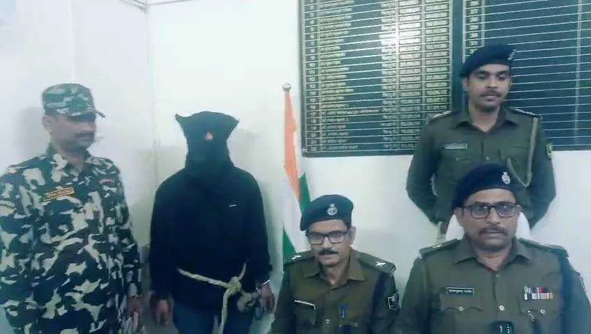 समस्तीपुर बैंक लूटकांड: पुलिस को बड़ी कामयाबी, फरार अपराधी 7 लाख के सोने के साथ गिरफ्तार 13
