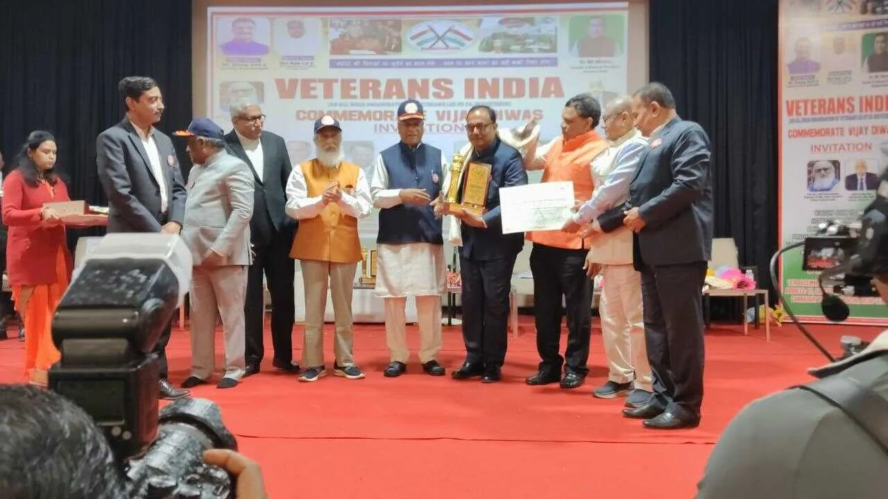 विजय दिवस पर गौरव: राष्ट्र निर्माण में सर्वश्रेष्ठ योगदान के लिए डॉ. राजेन्द्र प्रसाद केंद्रीय कृषि विश्वविद्यालय सम्मानित 3