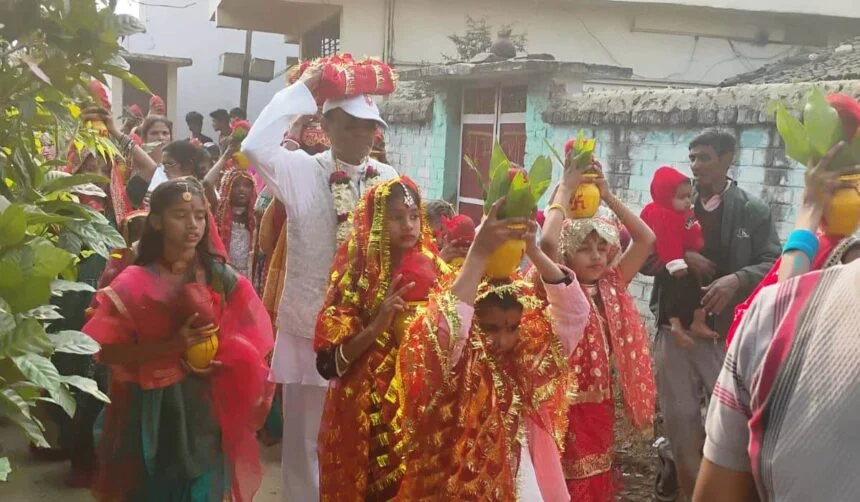 वीरपुर में पांच दिवसीय श्रीमद भागवत कथा को लेकर निकाली गई भव्य शोभा यात्रा 1