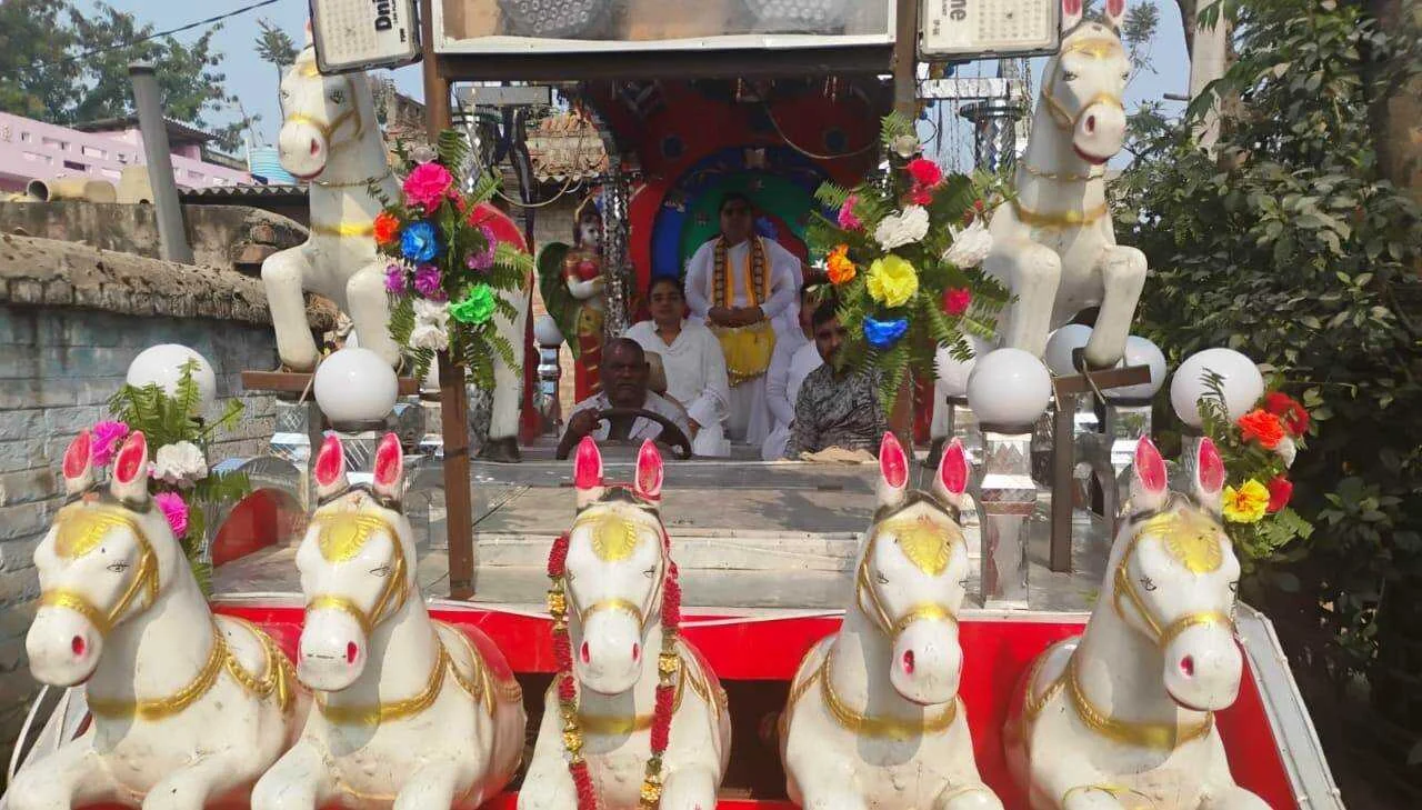 वीरपुर में पांच दिवसीय श्रीमद भागवत कथा को लेकर निकाली गई भव्य शोभा यात्रा 3