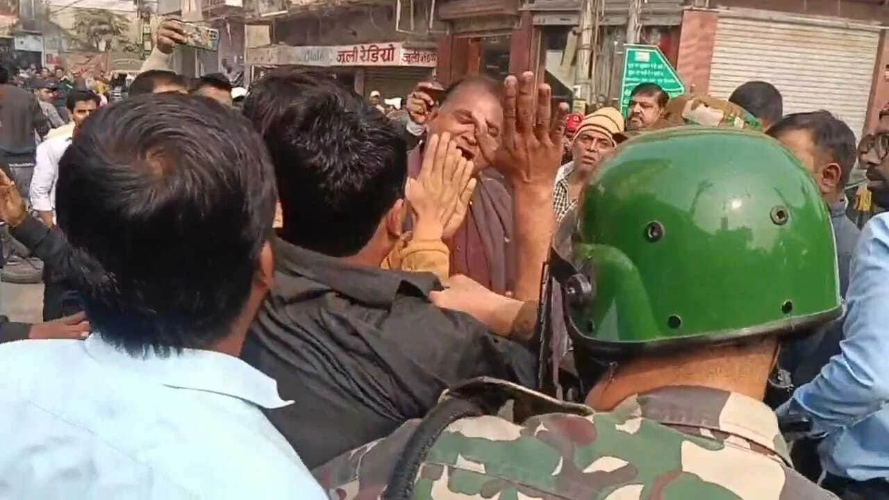 बिहार शरीफ में अतिक्रमण पर चला बुलडोजर: बुलडोजर एक्शन के दौरान हिंसक झड़प, 2 गिरफ्तार, इलाके में तनाव 2