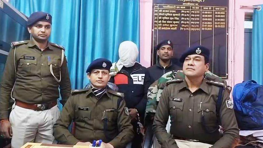 कैमूर पुलिस का बड़ा धमाका: टॉप-10 अपराधी किशन सिंह गिरफ्तार, जाइलो में अगवा कर युवक को पीटने का था आरोप 2