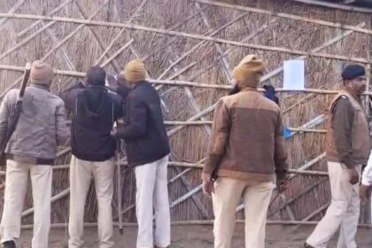  बेगूसराय हत्याकांड: कपड़ा व्यवसायी के हत्यारोपी के घर ढोल बजाकर पुलिस ने चिपकाया इश्तिहार 27