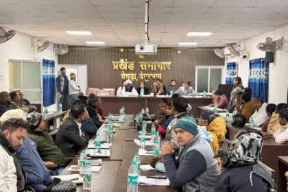 प्रखंड स्तरीय समिति की बैठक में विभागीय कार्यों की समीक्षा, अंचल अधिकारी व थाना अध्यक्ष की अनुपस्थिति पर जताई गई कड़ी नाराजगी 16