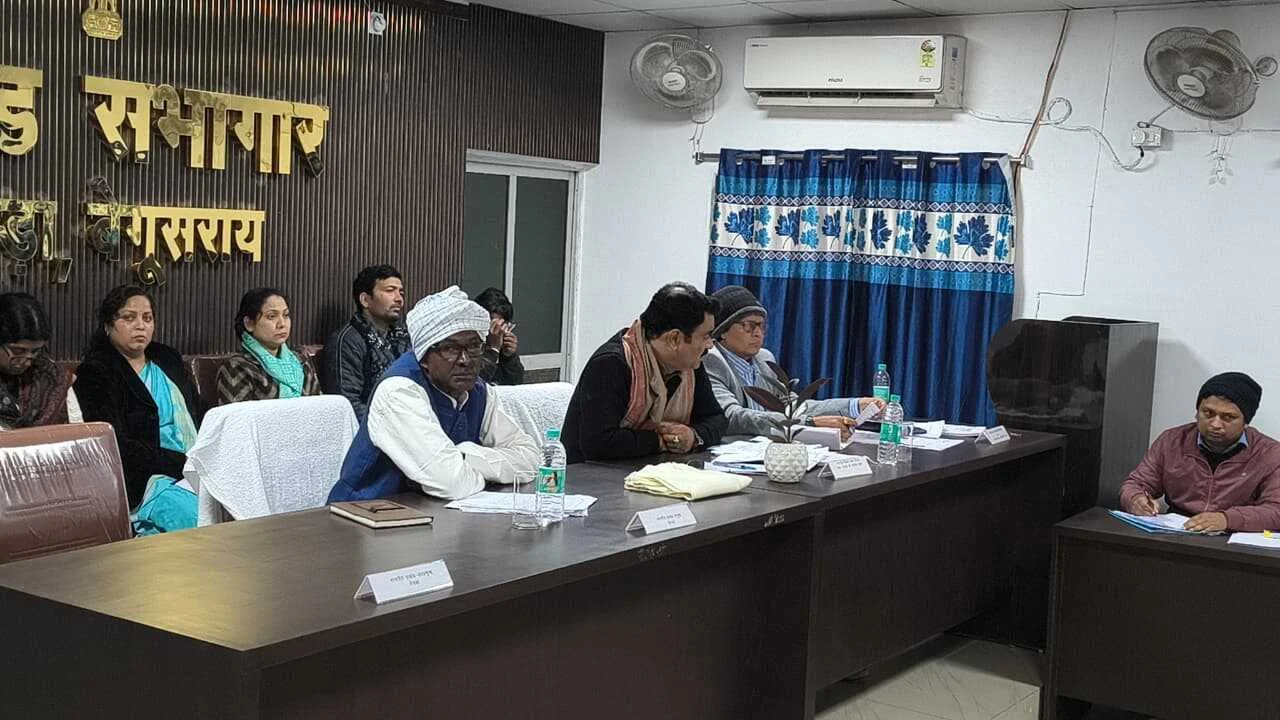 प्रखंड स्तरीय समिति की बैठक में विभागीय कार्यों की समीक्षा, अंचल अधिकारी व थाना अध्यक्ष की अनुपस्थिति पर जताई गई कड़ी नाराजगी 2