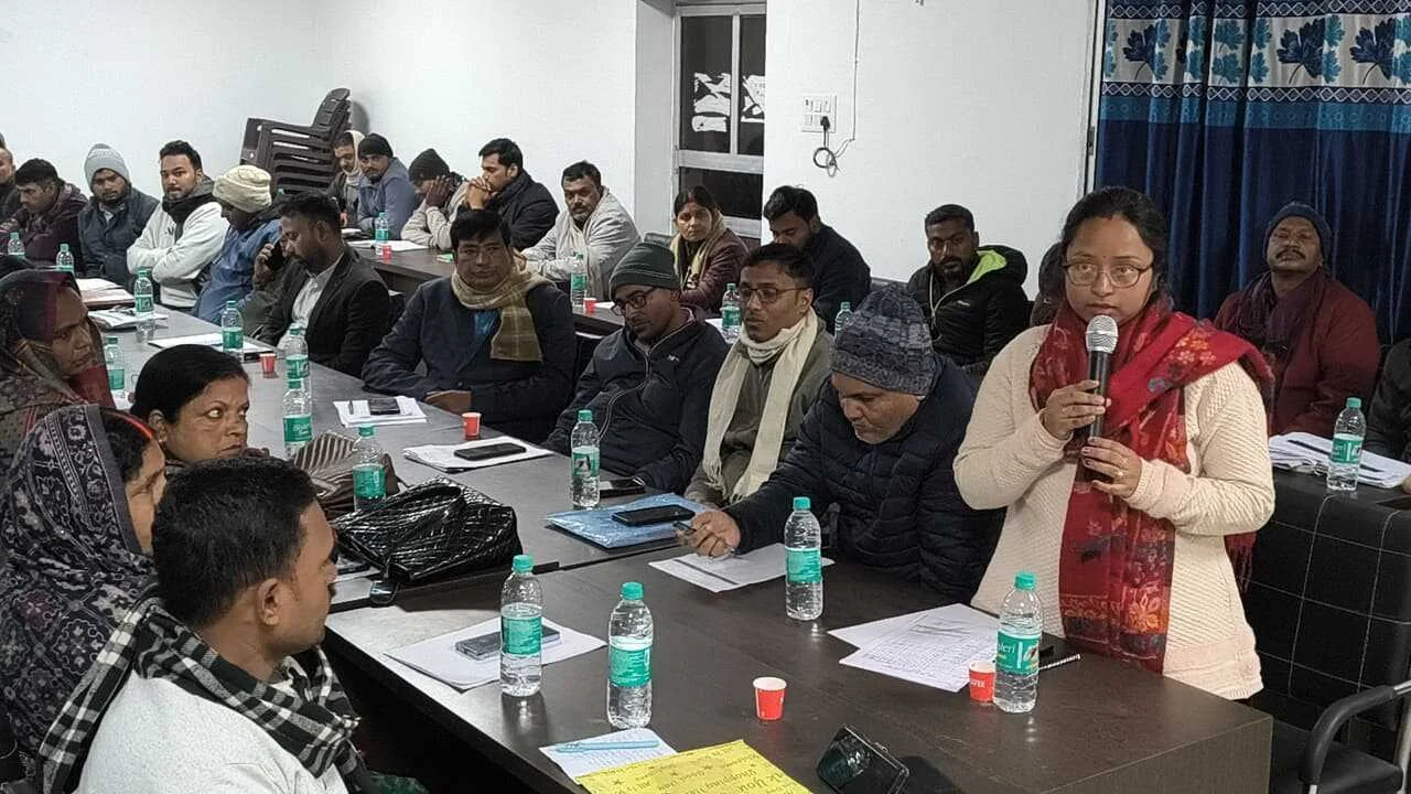 प्रखंड स्तरीय समिति की बैठक में विभागीय कार्यों की समीक्षा, अंचल अधिकारी व थाना अध्यक्ष की अनुपस्थिति पर जताई गई कड़ी नाराजगी 3