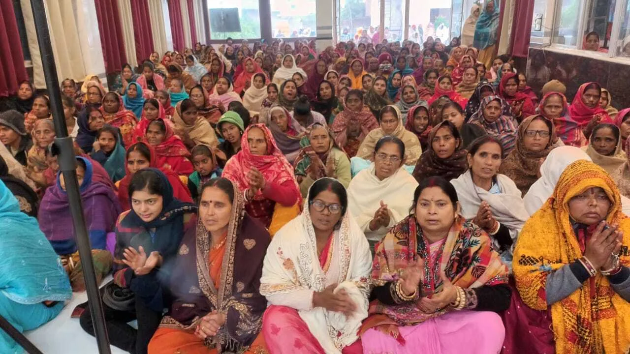 माया में लीन लोग ईश्वर को नहीं पहचान पाते हैं : कथा वाचिका कंचन दीदी 3