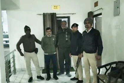 बेगूसराय में निगरानी का बड़ा एक्शन: 1800 रुपये की रिश्वत लेते जिला कल्याण पदाधिकारी और नाजिर गिरफ्तार 24