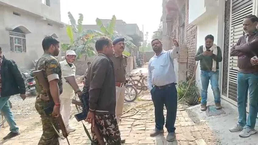 समस्तीपुर: रंगदारी न देने पर दबंगों का तांडव, शिक्षक के निर्माणाधीन घर की दीवार ढहाई 2