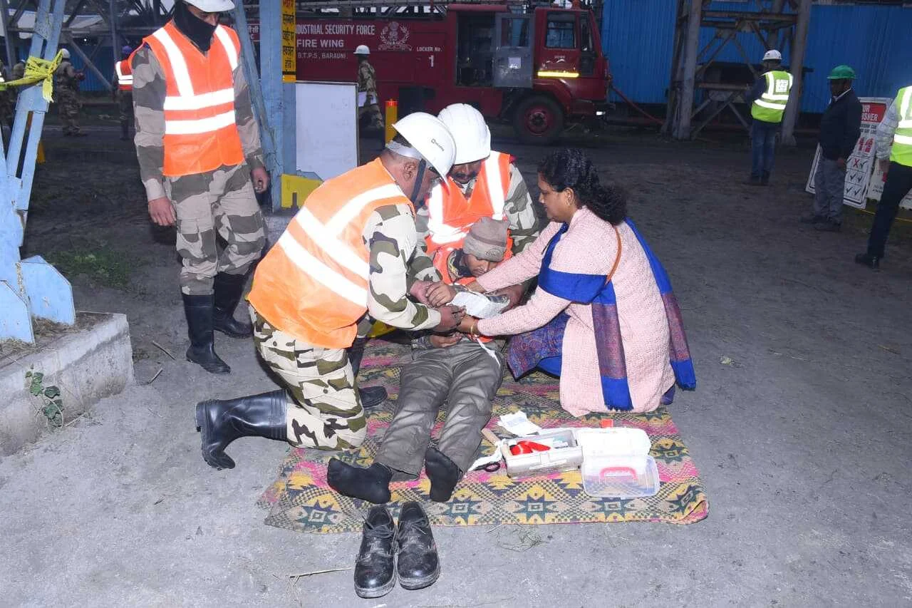 यथार्थपरक आपातकालीन स्थिति का सृजन कर त्वरित प्रतिक्रिया आपात परिस्थितियों में जान-माल की सुरक्षा सुनिश्चित करने में भी महत्वपूर्ण भूमिका निभाती हैं - प्रवीण कुमार 3