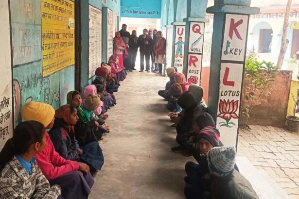 भगवानपुर में सरकारी स्कूलों में बच्चों को सिखाए गए शीतलहर से बचाव के गुर, हुआ मॉकड्रिल 7