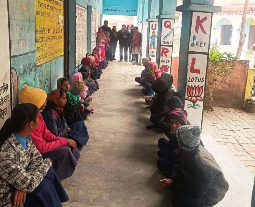 भगवानपुर में सरकारी स्कूलों में बच्चों को सिखाए गए शीतलहर से बचाव के गुर, हुआ मॉकड्रिल 1