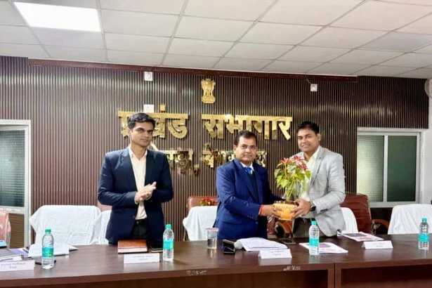 तेघड़ा प्रखंड में नव प्रभार ग्रहण करने के बाद जिला पदाधिकारी का दौरा, सभी विभागों के साथ हुई सख्त समीक्षात्मक बैठक 5