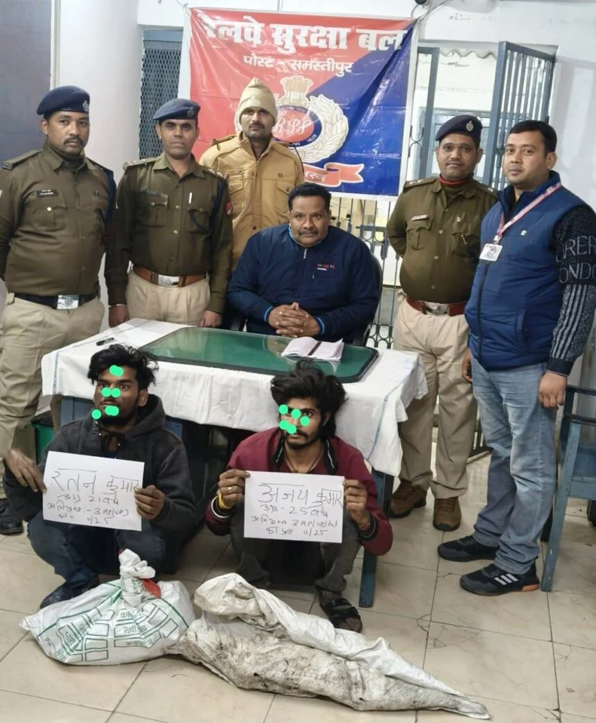 समस्तीपुर: आरपीएफ ने रेलवे ट्रांजिट हाउस से AC कॉपर पाइप और रेल संपत्ति चोरी करते दो को दबोचा 1