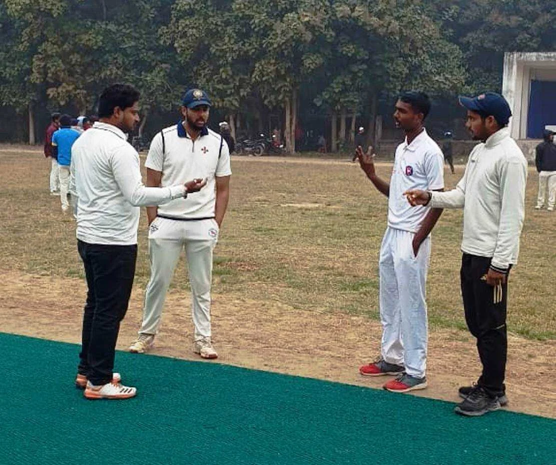 LNMU अंतर महाविद्यालय क्रिकेट: पीजी एथलेटिक्स का जलवा, रोसड़ा को हराकर अगले चरण में बनाई जगह 15