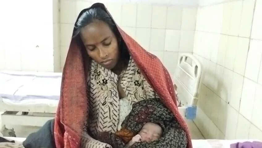 परीक्षा केंद्र बना प्रसूति गृह: स्नातक की परीक्षा देने पहुंची छात्रा ने कॉलेज परिसर में ही दिया बच्चे को जन्म 1