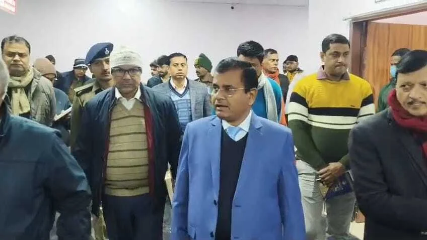 बेगूसराय के डीएम श्रीकांत शास्त्री ने किया सदर अस्पताल का औचक निरीक्षण, व्यवस्थाओं को और बेहतर करने के दिए निर्देश 9