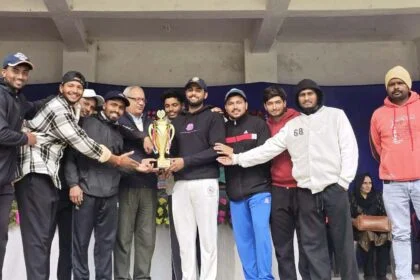 बरौनी APSM कॉलेज में संपन्न हुई अंतर महाविद्यालय क्रिकेट प्रतियोगिता, मधुबनी को हराकर पीजी एथलेटिक्स बना चैंपियन 43