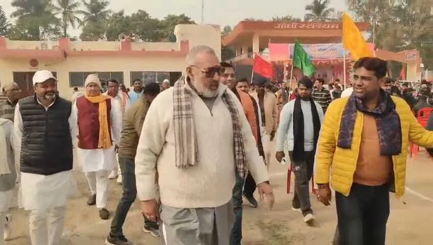 बेगूसराय में बोले गिरिराज सिंह: 'खेल सिर्फ मनोरंजन नहीं, रोजगार का भी बड़ा जरिया', गांधी स्टेडियम में खिलाड़ियों का बढ़ाया मान 3