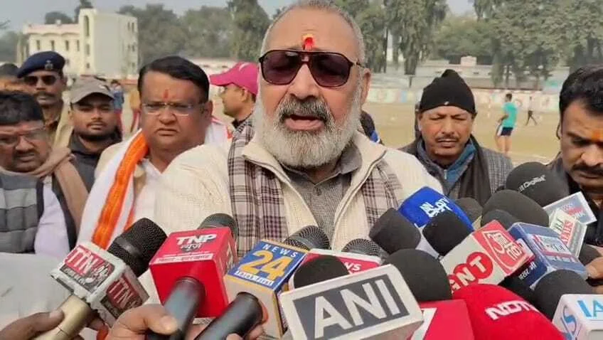 बेगूसराय में बोले गिरिराज सिंह: 'खेल सिर्फ मनोरंजन नहीं, रोजगार का भी बड़ा जरिया', गांधी स्टेडियम में खिलाड़ियों का बढ़ाया मान 2