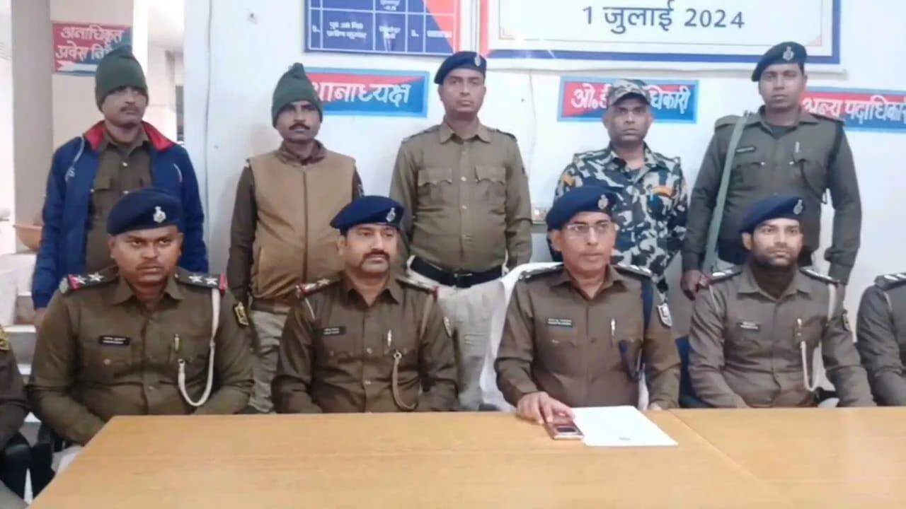 एसटीएफ और नालंदा पुलिस की संयुक्त कार्रवाई, रहुई थाना क्षेत्र के पितौजिया गांव मे छापेमारी कर एक देसी कट्टा एक देशी पिस्तौल चार जिंदा कारतूस एक मैगजीन व मोबाइल फोन किया बरामद, पांच आरोपी गिरफ्तार 2