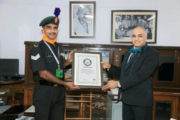 बेगूसराय जिले के बछवाड़ा निवासी नायक सूबेदार शंभू कुमार ने शंख बजाकर बनाया वर्ल्ड रिकॉर्ड 9