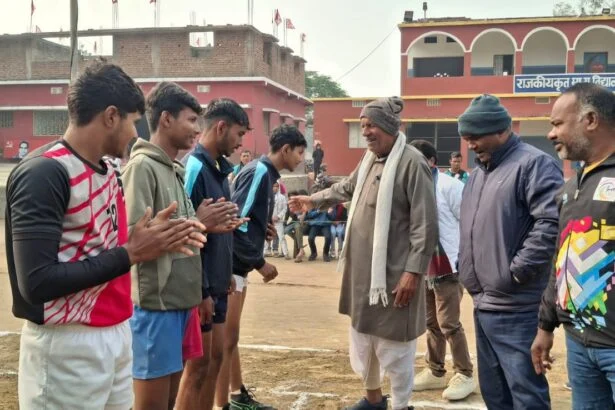 बेगूसराय बीहट में महिला,पुरूष कबड्डी प्रतियोगिता का हुआ आयोजन,मध्य विद्यालय बीहट में की गयी शुरुआत 1