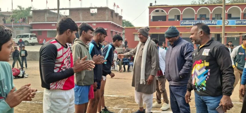 बेगूसराय बीहट में महिला,पुरूष कबड्डी प्रतियोगिता का हुआ आयोजन,मध्य विद्यालय बीहट में की गयी शुरुआत 1