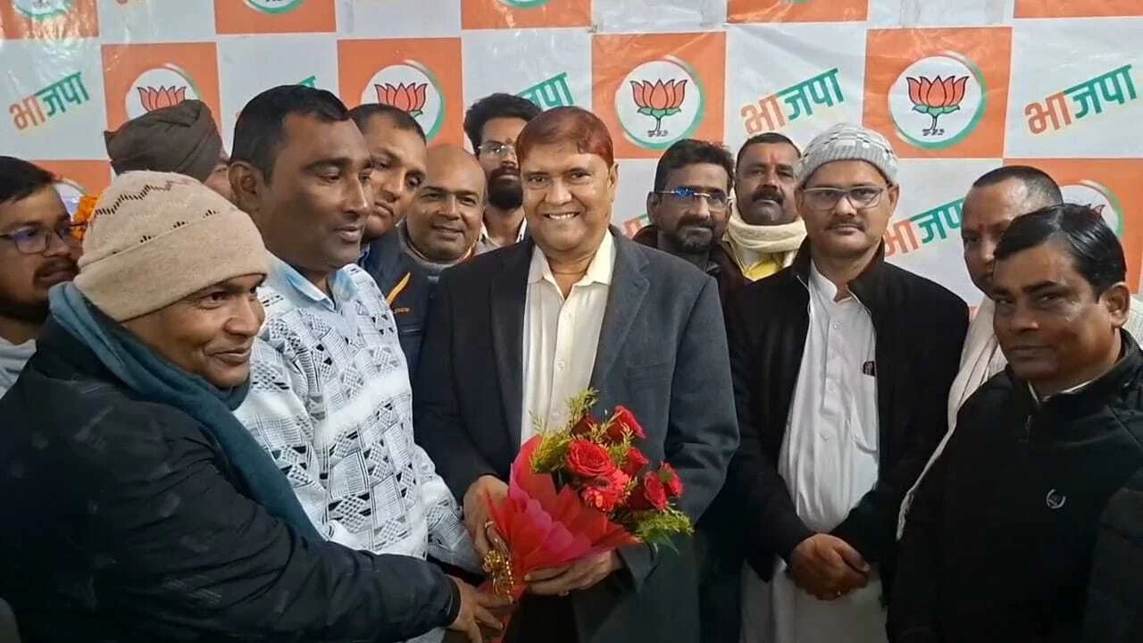 नालंदा: अटल जयंती पर भाजपा विधायक डॉ सुनील कुमार का संदेश, मोदी सरकार अटल के सपनों को कर रही साकार, अटल जी के 101 वीं जयंती पर बिहार शरीफ में दी गयी श्रद्धांजलि 2