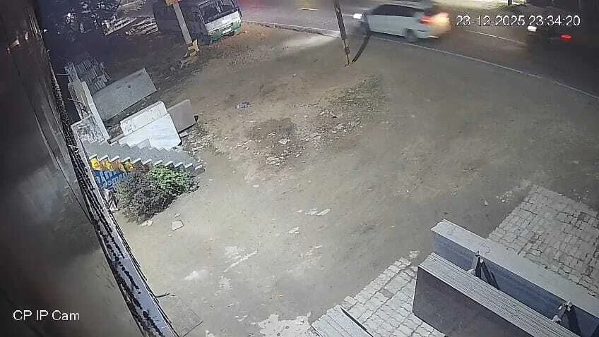 बेगूसराय में 'किडनैपिंग इंडस्ट्री' की वापसी? मोबाइल व्यवसायी लापता, सीसीटीवी में मारपीट करते दिखे बदमाश 3