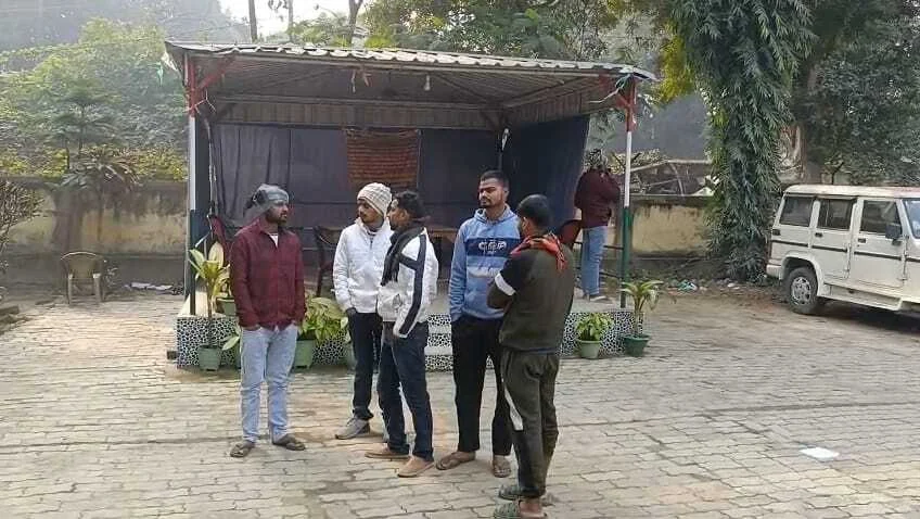 बेगूसराय में 'किडनैपिंग इंडस्ट्री' की वापसी? मोबाइल व्यवसायी लापता, सीसीटीवी में मारपीट करते दिखे बदमाश 2