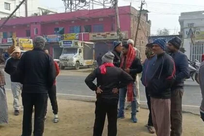 बेगूसराय में 'किडनैपिंग इंडस्ट्री' की वापसी? मोबाइल व्यवसायी लापता, सीसीटीवी में मारपीट करते दिखे बदमाश 51